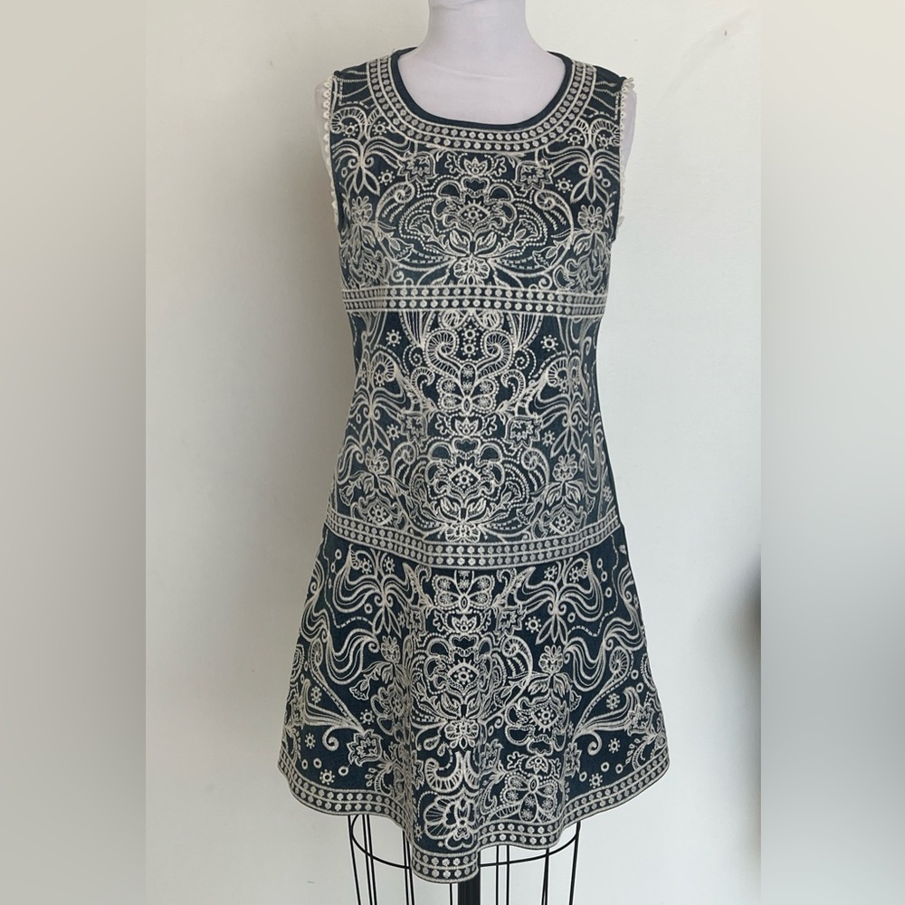 EUC! Savanna Jane White Lace and Denim Dress Size Small